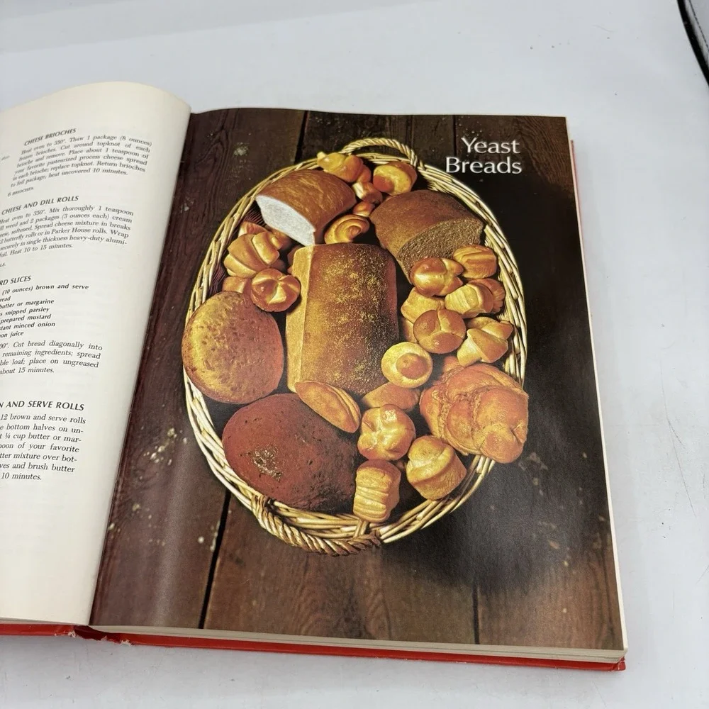 Betty Crocker's Cookbook Red Hardcover 1972 Pie Cover Sears Holiday Ed 12 Print